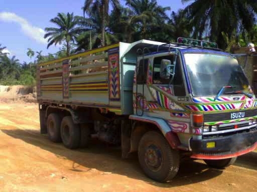 รถอิซูซุ 10 ล้อดั๊ม  FVZ 195 แรงม้า  สนใจติดต่อ 081 - 6079515