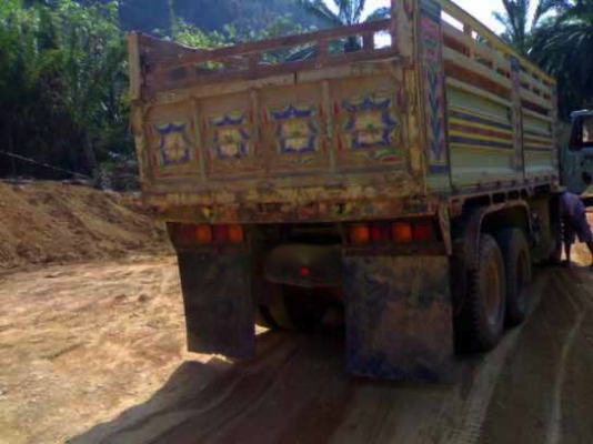 รถอิซูซุ 10 ล้อดั๊ม  FVZ 195 แรงม้า  สนใจติดต่อ 081 - 6079515