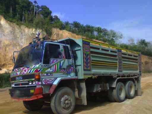 รถอิซูซุ 10 ล้อดั๊ม  FVZ 195 แรงม้า  สนใจติดต่อ 081 - 6079515