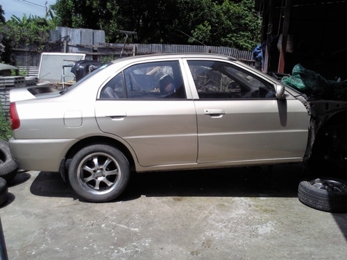 ขายซากรถอุบัติเหตุ mitsu lancer ท้ายเบ้นซ์