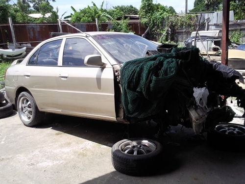 ขายซากรถอุบัติเหตุ mitsu lancer ท้ายเบ้นซ์
