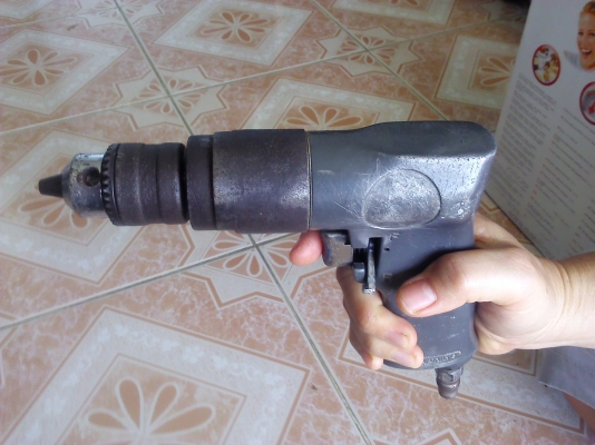 สว่านมือแบบใช้ลม หมุนซ้าย-ขวา ใช้งานได้หลายด้านสภาพพร้อมใช้งานได้เลยทนมาก(มี 2 ตัว)