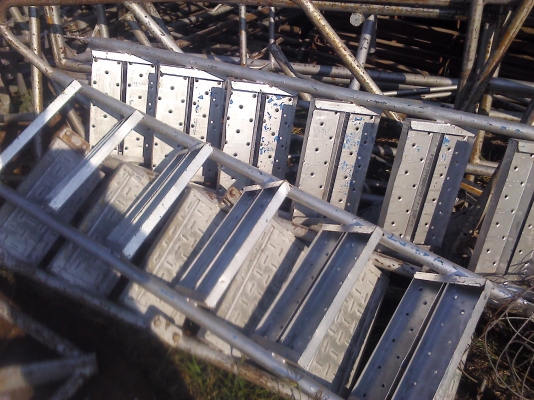 ชุดเวทีขนาดใหญ่มีครบทุกอย่างที่เวที่การแสดงต้องมีรับน้ำหนักได้มากรถยนต์ขึ้นได้สบาย3คัน ชุดเวทีขนาดใหญ่มีครบทุกอย่างที่เวที่การแสดงต้องมีรับน้ำหนักได้มากรถยนต์ขึ้นได้สบาย3คัน