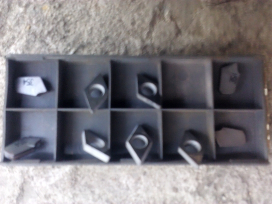 เม็คมีดกลึง ของใหม่ยังไม่ได้ใช้ มีสองแบบ บรรจุในกล่องอย่างดี