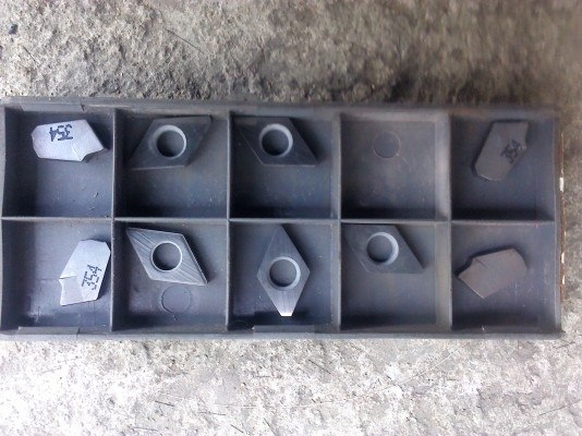 เม็คมีดกลึง ของใหม่ยังไม่ได้ใช้ มีสองแบบ บรรจุในกล่องอย่างดี