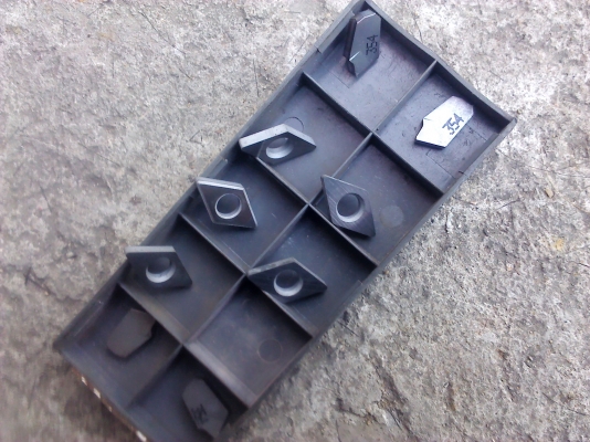 เม็คมีดกลึง ของใหม่ยังไม่ได้ใช้ มีสองแบบ บรรจุในกล่องอย่างดี