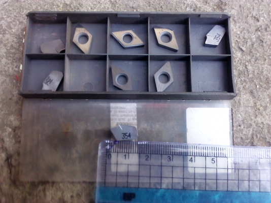 เม็คมีดกลึง ของใหม่ยังไม่ได้ใช้ มีสองแบบ บรรจุในกล่องอย่างดี