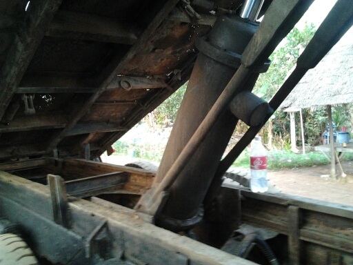 ISUZU TX 145 HP 6BB1 รถหัวยาว 10 ล้อดั๊มพ์เพลาเดียว กระบะดั๊มพ์คอกไม้ 8 ตันสภาพดีไม่มีผุกร่อน ช่วงล่างใหญ่ชุดเพลาโบกี้ของ HINO F18 เครื่องดี ช่วงล่างคัชซีไม่ผุ ยางดี 10 เส้นพร้อมบรรทุกพร้อมใช้งานได้เลย เอกสารเล่มทะเบียนครบพร้อมโอน ราคาต่อรองได้ครับ