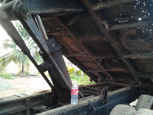 ISUZU TX 145 HP 6BB1 รถหัวยาว 10 ล้อดั๊มพ์เพลาเดียว กระบะดั๊มพ์คอกไม้ 8 ตันสภาพดีไม่มีผุกร่อน ช่วงล่างใหญ่ชุดเพลาโบกี้ของ HINO F18 เครื่องดี ช่วงล่างคัชซีไม่ผุ ยางดี 10 เส้นพร้อมบรรทุกพร้อมใช้งานได้เลย เอกสารเล่มทะเบียนครบพร้อมโอน ราคาต่อรองได้ครับ