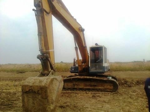 ขายด่วน..รถขุด KOMATSU PC200-5 รถสวย ทั้งคัน ใช้งานดี ทำงานไวมาก ประหยัดน้ำมัน สุด ๆ มีทะเบียนครบ.