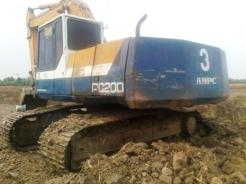 ขายด่วน..รถขุด KOMATSU PC200-5 รถสวย ทั้งคัน ใช้งานดี ทำงานไวมาก ประหยัดน้ำมัน สุด ๆ มีทะเบียนครบ.