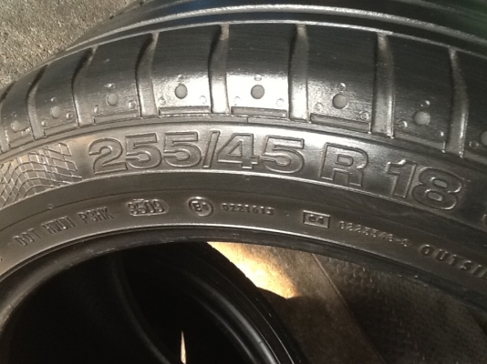 ขายยาง 255/45/18 ปี09 1คู่ ราคา 2,300บาท