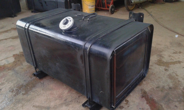 ถังน้ำมัน 300 ลิตร พร้อมขา เก่าญี่ปุ่นแท้