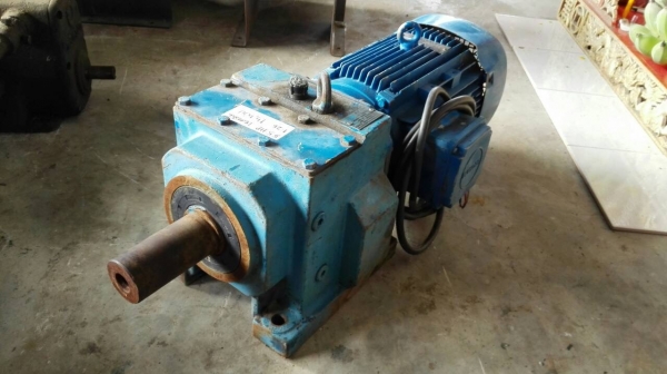 Sale>> มอเตอร์เกียร์ FLENDER HIMMEL 5.5 HP. Made in Germany อัตราทด 1:25 พร้อมใช้ 089-2499-123 นครปฐมครับ