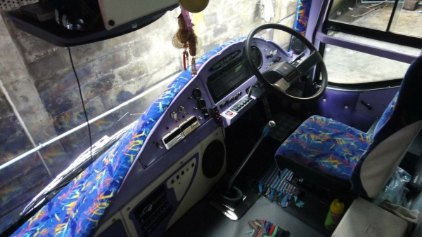 ขายรถบัสปรับอากาศ 2 ชั้น 8 ล้อ ช่วงล่าง Nissan re10. ล้อหลังเลี้ยวตาม เครื่อง hino f-20c360hp.