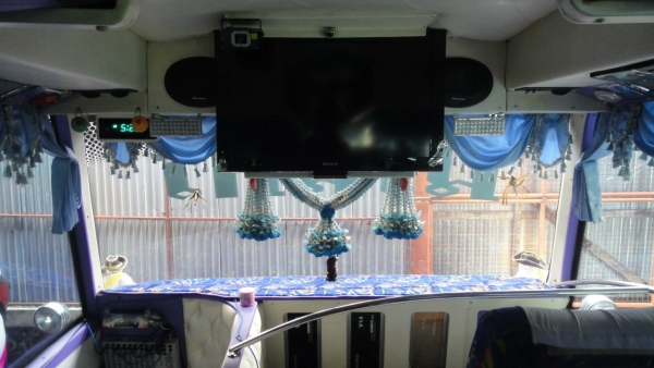 ขายรถบัสปรับอากาศ 2 ชั้น 8 ล้อ ช่วงล่าง Nissan re10. ล้อหลังเลี้ยวตาม เครื่อง hino f-20c360hp.