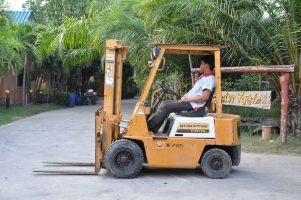 ขายFORKLIFT KOMATSU FD15(1.5ตัน)ดีเซล สวยเดิมจากญี่ปุ่น ยังไม่เคยใช้ในไทย 145,000เท่านั้น!!