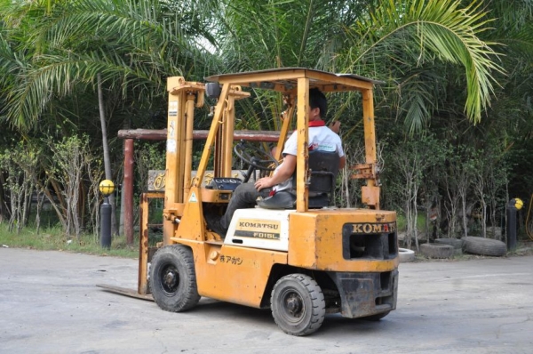 ขายFORKLIFT KOMATSU FD15(1.5ตัน)ดีเซล สวยเดิมจากญี่ปุ่น ยังไม่เคยใช้ในไทย 145,000เท่านั้น!!