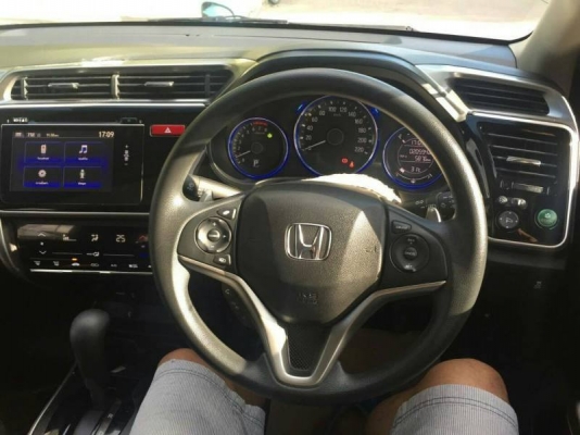 Honda All New City ปี14   ออโต้  ตัวTop พวงมาลัยมัลติ  เกียร์แพดเดิ้ลชิฟ  ปุ่มสตาร์ท