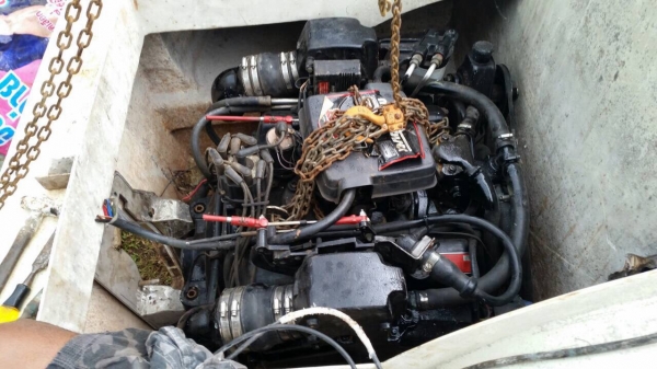 ต้องการขายเครื่อง Mercruiser 5.7L v8
