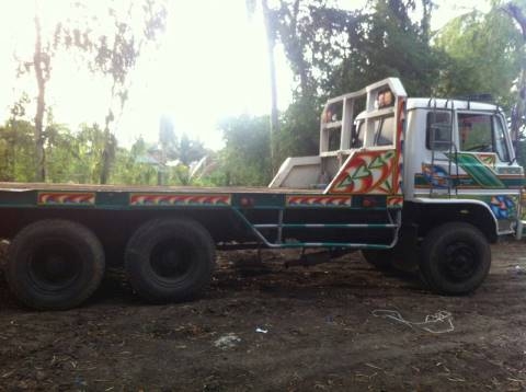 ขายรถเทนเลอร์สิบล้อ2เพลาHINO F17สโลกลางหางใหญ่สวยเครืี่อง 185แรง พร้อมบรรทุกรถขนาด200ได้เลยราคา 600,000