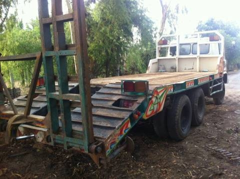 ขายรถเทนเลอร์สิบล้อ2เพลาHINO F17สโลกลางหางใหญ่สวยเครืี่อง 185แรง พร้อมบรรทุกรถขนาด200ได้เลยราคา 600,000