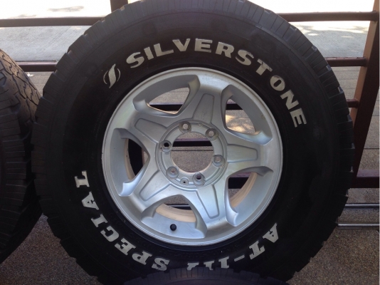 ล้อ JRD ขอบ15 พร้อมยาง Silverstone 31 10.5 R15 สภาพสวย ล้อ JRD ขอบ15 พร้อมยาง Silverstone 31 10.5 R15 สภาพสวย