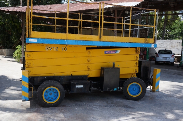 ขายรถกระเช้าแบบขากรรไก AICHI SV12 ยกสูง 12  เมตร รับน้ำหนักได้ 500 กิโลกรัม