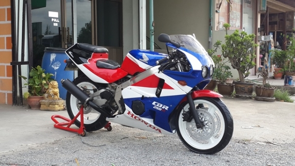 วุฒิ นนบุรี ขาย CBR400cc. แฟริ่งเดิมๆทะเบียนแท้พร้อมโอนรถเครื่องดีพร้อมใช้