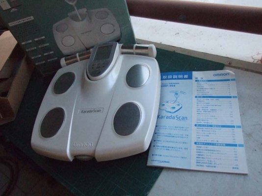 ขายเครื่องวัดไขมัน และ ชั่งน้ำหนัก OMRON HBF354w