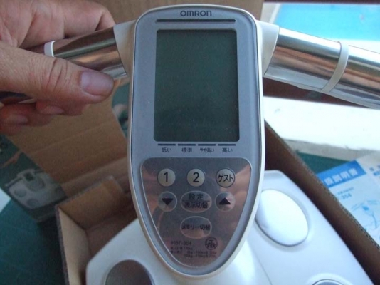 ขายเครื่องวัดไขมัน และ ชั่งน้ำหนัก OMRON HBF354w