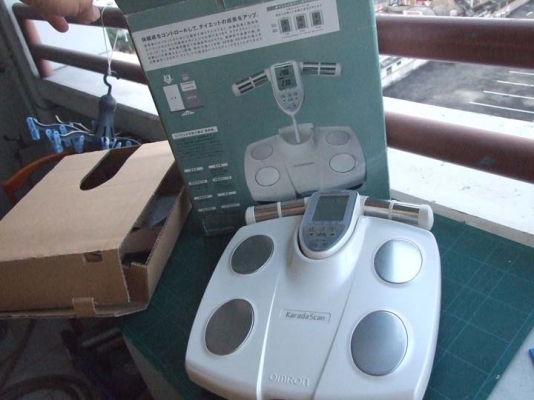 ขายเครื่องวัดไขมัน และ ชั่งน้ำหนัก OMRON HBF354w