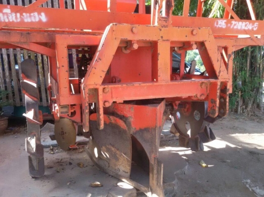 ขาย เครื่องปลูกอ้อยของบ้านโป่ง  2 ร่อง ล้อซิ่ง  สภาพสวยครับ