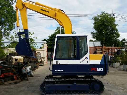 รถ เพิ่งเข้ามาใหม่  ขาย รถขุด KOMATSU รุ่น PC60-6-  มือสองญี่ปุ่น 100\% พร้อมใช้งาน ตรวจเช็ค สภาพแล้ว อย่างดี มือถือ/LINE ID : 0818753444