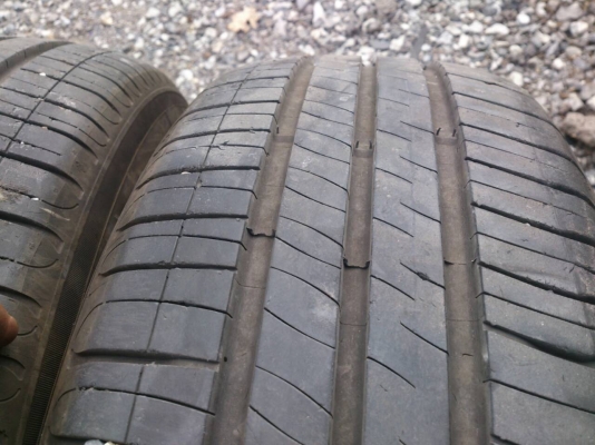 ขายยาง มิชลิน 195/65R15 ยางสัปดาห์ที่04ปี14 ดอกยางหนาลึกเท่ากัน จำนวน 1 ชุด 3200