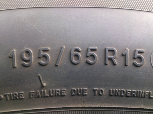 ขายยาง มิชลิน 195/65R15 ยางสัปดาห์ที่04ปี14 ดอกยางหนาลึกเท่ากัน จำนวน 1 ชุด 3200