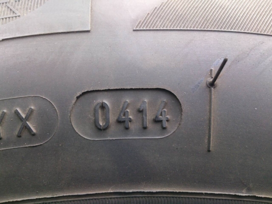 ขายยาง มิชลิน 195/65R15 ยางสัปดาห์ที่04ปี14 ดอกยางหนาลึกเท่ากัน จำนวน 1 ชุด 3200