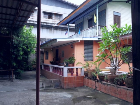 ขายสิทธิ์เช่าที่ดิน 237 ตร.ว. มีห้องเช่า 13 ห้อง พร้อมบ้านเดี่ยว 2 ชั้น