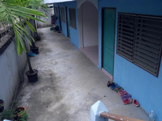 ขายสิทธิ์เช่าที่ดิน 237 ตร.ว. มีห้องเช่า 13 ห้อง พร้อมบ้านเดี่ยว 2 ชั้น