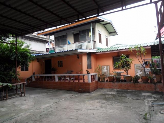 ขายสิทธิ์เช่าที่ดิน 237 ตร.ว. มีห้องเช่า 13 ห้อง พร้อมบ้านเดี่ยว 2 ชั้น