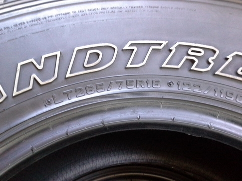 Dunlop AT3 ขนาด 285/75/16 ปลายปี12 สภาพสวยๆ 1ชุด