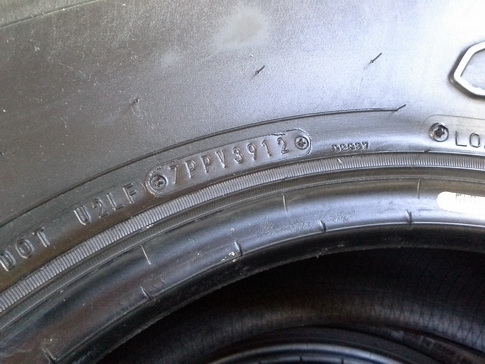 Dunlop AT3 ขนาด 285/75/16 ปลายปี12 สภาพสวยๆ 1ชุด