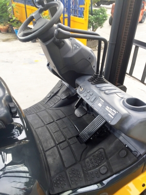 -:-*&bull;*ข า ย ร ถ ย ก นำ เ ข้ า*&bull;*-:-KOMATSU FG25-17 เสาสูง5เมตร เครื่องเบนซิล+แก๊ส เกียร์ออโต้ สนใจติดต่อ083-062-0223(ปอนด์)