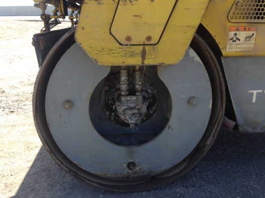 มี VDO รถบด 3 ตัน SAKAI TW350 เก่าญี่ปุ่น ไม่เคยใช้งานในไทย