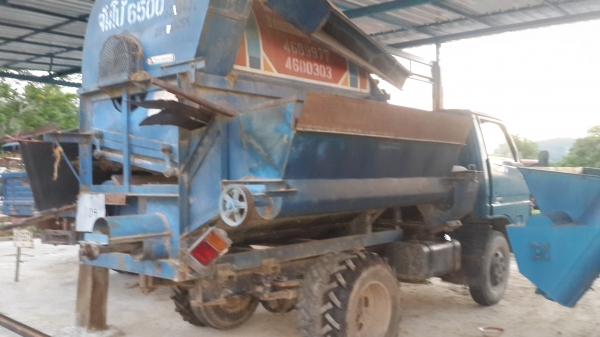 ขายรถบรรทุก 6 ล้อพร้อมเครื่องสีข้าว ขายรถบรรทุก 6 ล้อพร้อมเครื่องสีข้าว