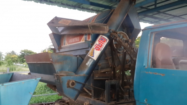 ขายรถบรรทุก 6 ล้อพร้อมเครื่องสีข้าว ขายรถบรรทุก 6 ล้อพร้อมเครื่องสีข้าว