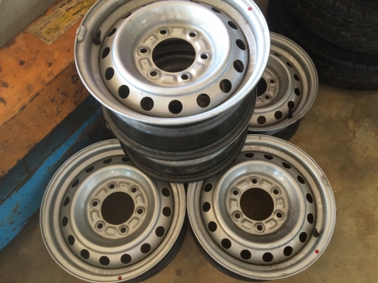 ขายกะทะเหล็กขอบ15 - 6 รู ติดมากับดีแมกซ์ สภาพใหม่ ๆ