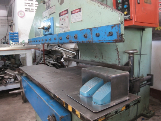 ขายเครื่องพับเหล็ก 35 ตัน ยาว 1.5 เมตร