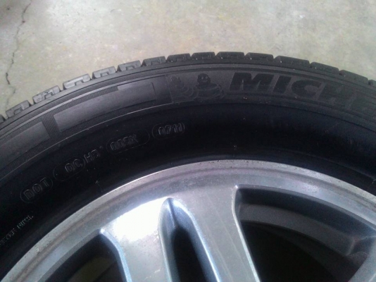 ขายล้อแม็กติดรถ CR-V ขอบ15 5 รู 114.3 4 วง พร้อมยางมิชลิน ปี11