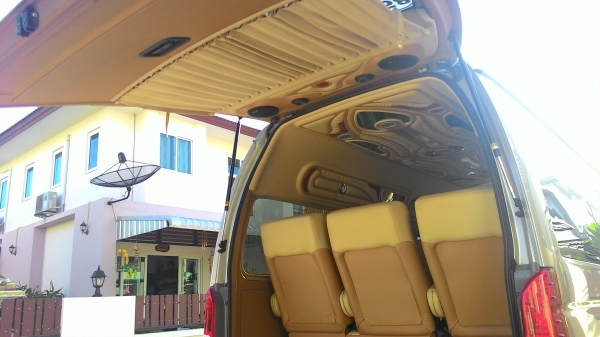 รถตู้สภาพใหม่ พร้อมใช้งาน ขายดาวน์ ไมล์แท้ 32,000 รถตู้สภาพใหม่ พร้อมใช้งาน ขายดาวน์ ไมล์แท้ 32,000